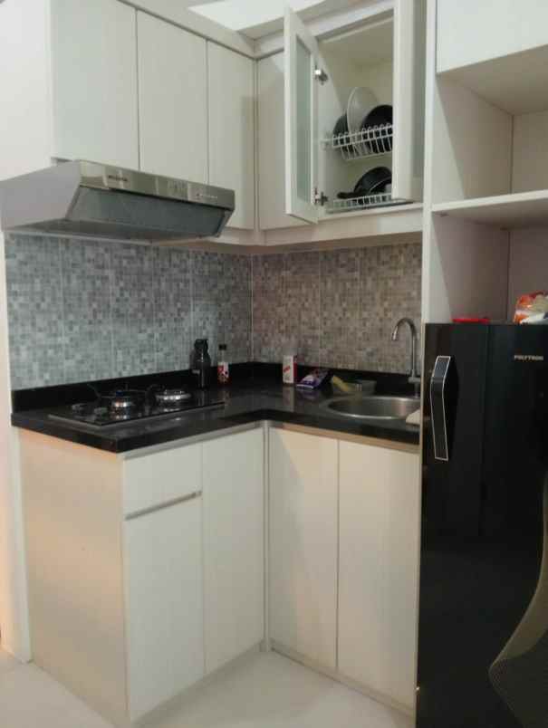 sewa apartemen 2 kamar furnish di green pramuka city