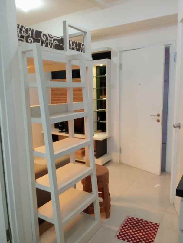 sewa apartemen 2 kamar furnish di green pramuka city