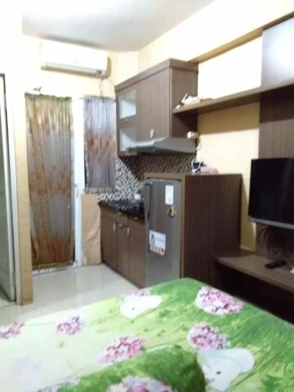 sewa apartemen studio furnished murah di green pramuka city